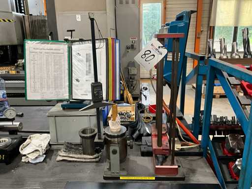 Station voor hoogteverstelling van gereedschap