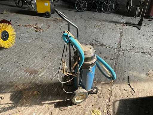 Mobile compressed air device
