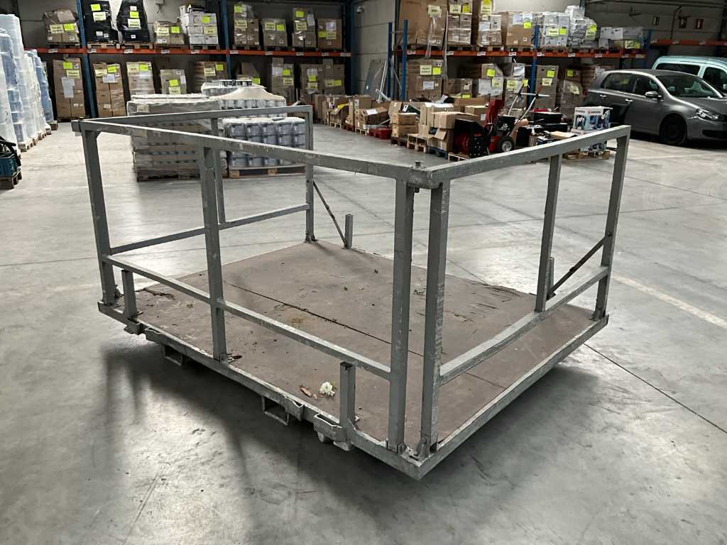 Transport/magazijnkar van plm. 225 x 175 x 122 cm hoog