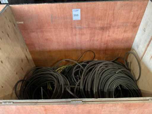 Resti di cavi nella scatola