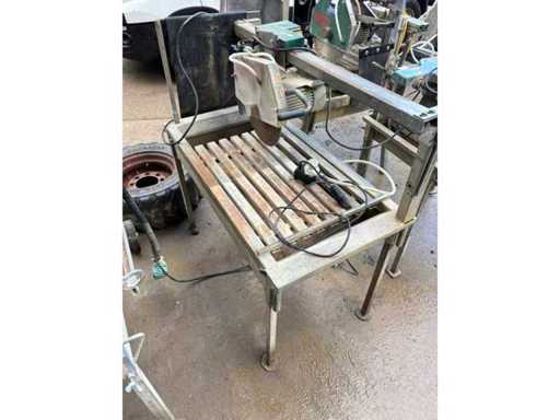 Mașină de frezat masă