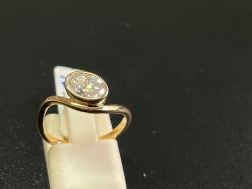 Anello Hello Solitario in Oro Giallo 18 carati con Diamante Ovale da 2,04 ct - F/VS1