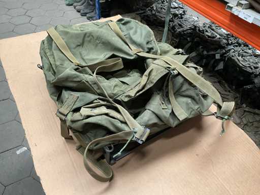 Sac à dos de l’armée avec cadre