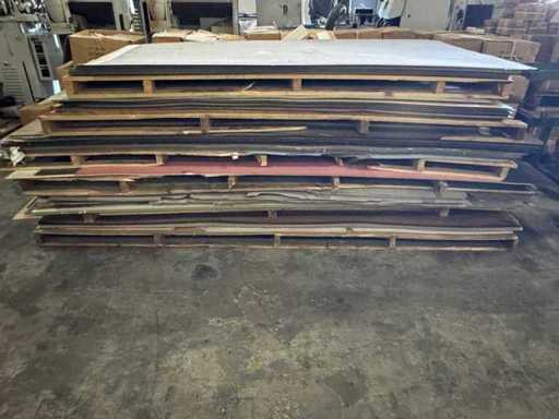 Eine Charge von HPL-Platten etwa 300x130 cm unter anderem. Formica