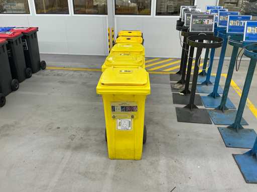 Dużo koszy na śmieci