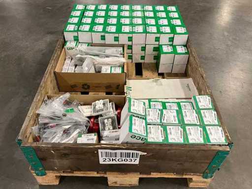 Schneider Electric - Lot de matériaux d’installation, composants et électronique