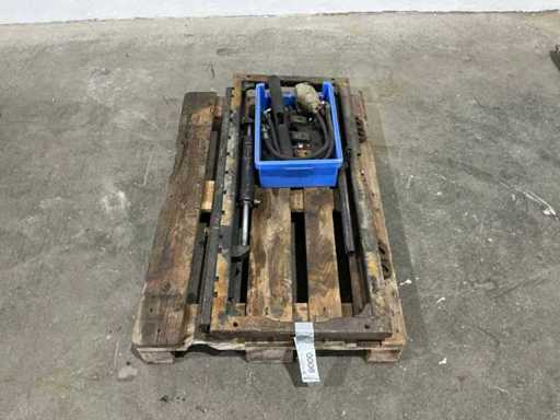 Hydraulic fork adjustment