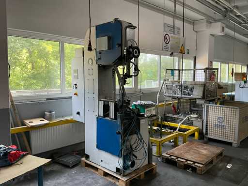 2012 MÖSSNER SSF 520 Vertical Band Saw Machine