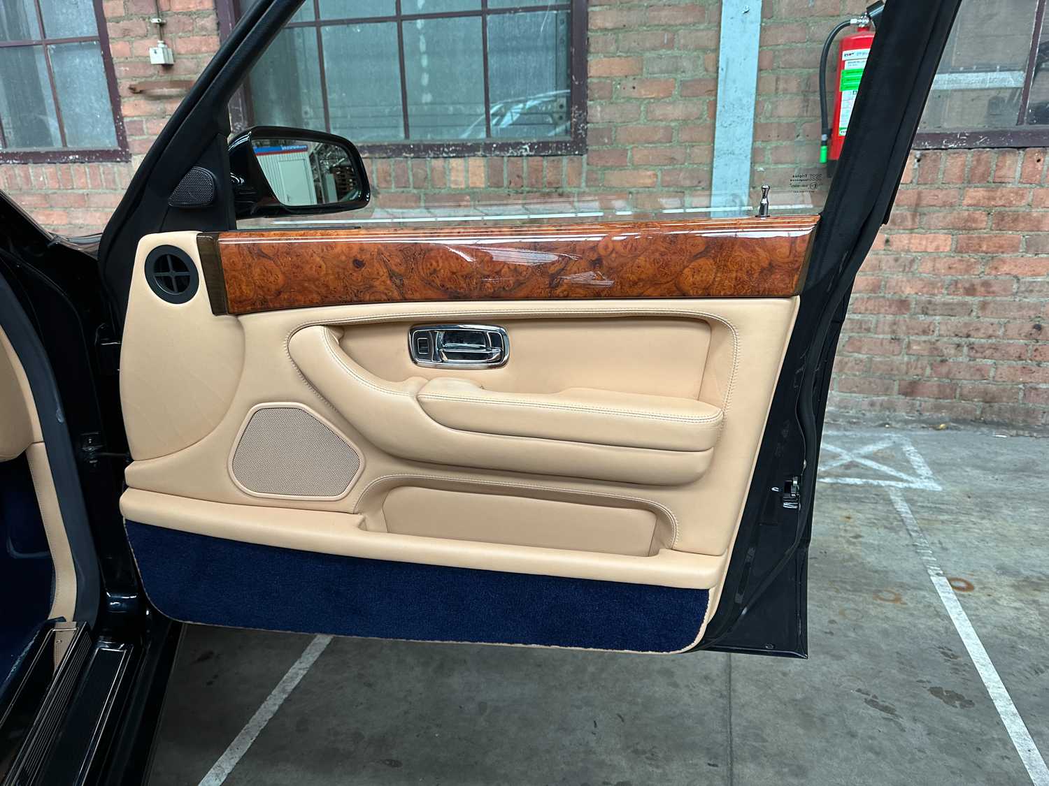 Bentley Arnage 6.8 V8 Red Label 405PK 2001 (Origineel-NL), 31-GN-KD