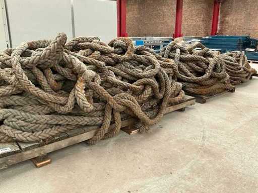 Partij zware scheepstouwen