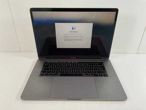Apple MacBook Pro 15,5”, HexaCore i7, 16 GB RAM, 512 GB NVMe, AMD Radeon Pro 555X 4GB Laptop