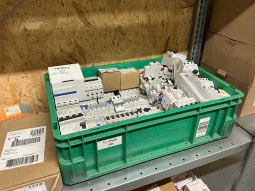 Série de disjoncteurs et d’équipements de courant à fuite de terre