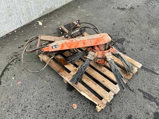 Brosse anti-mauvaises herbes