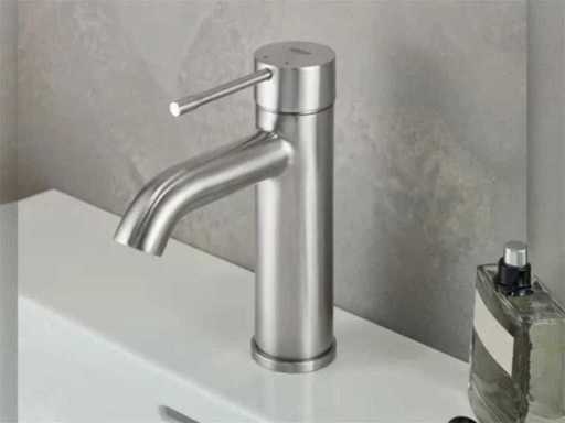 Supersteel del rubinetto per lavabo Grohe Essence