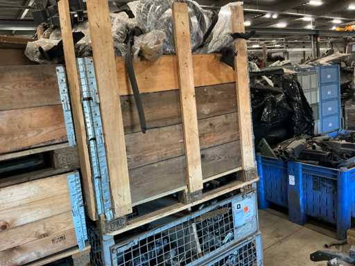 Batch of Mercedes-Benz auto parts