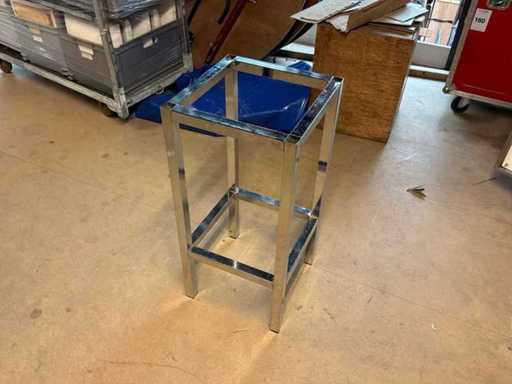 Krzesek barowy (99 klatek)