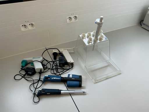 Verschillende pipetten en pipetboy (5x)