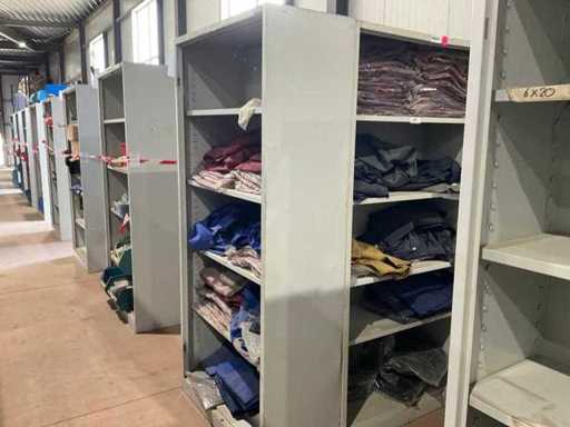 Metalen kasten met werkkleding (4x)