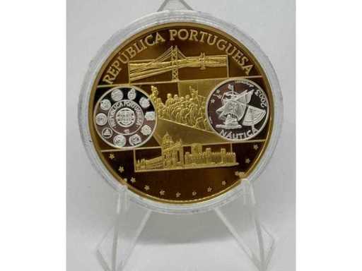 Médaille commémorative en cuivre plaqué or et argent – modèles portugais européens, diamètre de 40 mm.