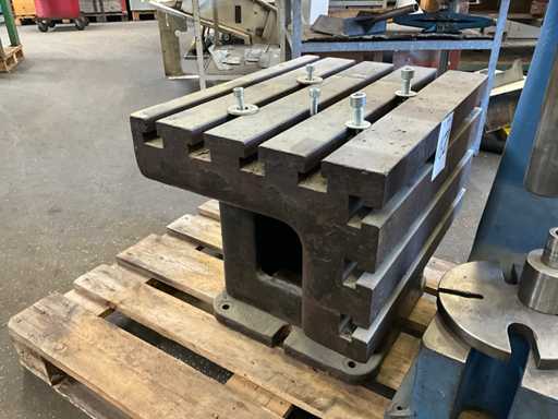 Unghi de prindere cu caneluri T