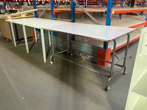 Vari tavoli da lavoro (3 volte)