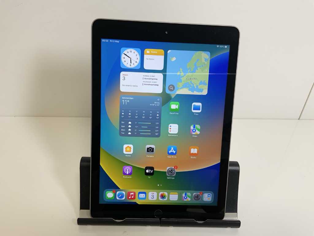 iPad 5e génération d’Apple - Wi-Fi - 32 Go - Gris sidéral