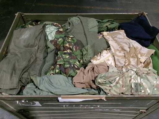 kg Mélange de vêtements, défectueux, taché (G3) (120kg)