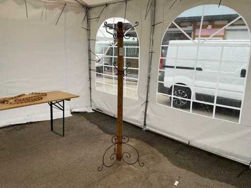 Decorative items/clothes racks