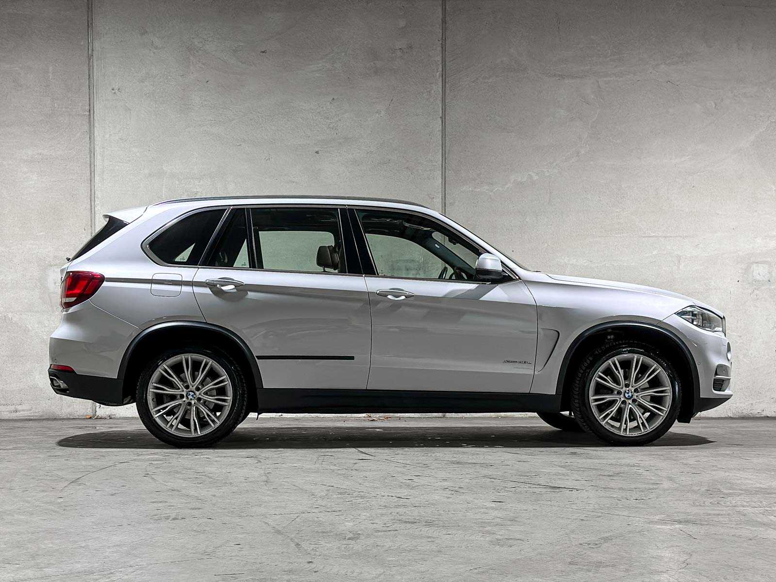 BMW xDrive40e iPerformance High Executive -individual- F15 313pk 2016, R-711-DS