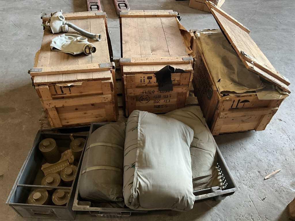 Army equipment, e.g. gas masks / transport boxes