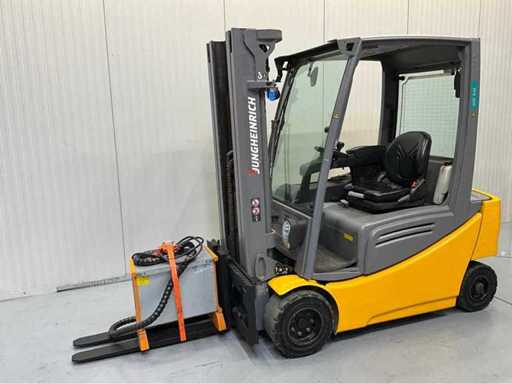 Jungheinrich EFG320 - Forklift Triplex - Sideshift - Freelift - 5355 hours - year of manufacture 2019 - battery charger
