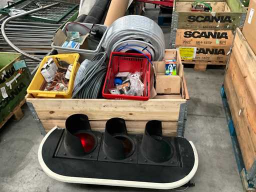 Lotto di apparecchiature elettriche