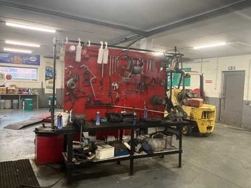 Workbench without accessories