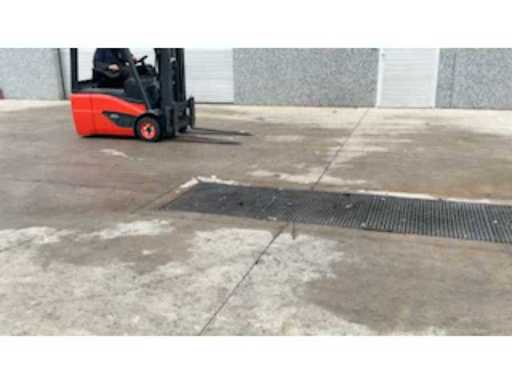 4a925eb1-35d6-4b97-aec1-2f3b270d6afd.mp4