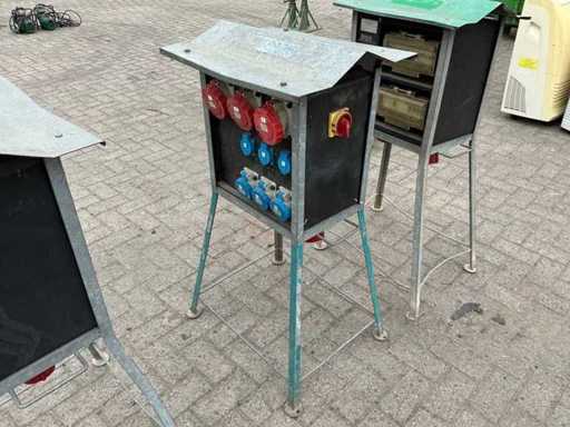 Mobiler Stromverteiler/Baukasten auf Beinen.