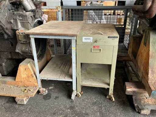 Archiefkast en tafel