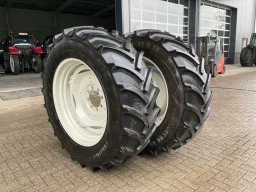 Continental Contract AC65 Tire with rim (2x)