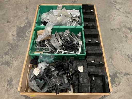 Lotto di accessori per il montaggio dei pannelli solari