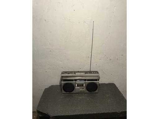 Hitachi TRK 7250E Ghetto Blaster Boombox Radio Cassette