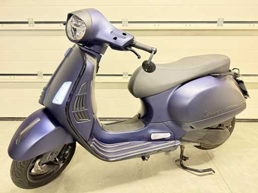 06/2024 Piaggo Vespa GTS 300 Notte black edition Skuter 1. ręka TÜV 06/2026 Przebieg 478 km NP. 13.000€