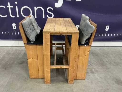 Standing table with 4 chairs