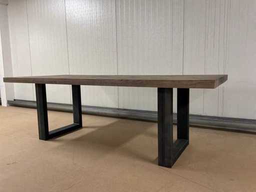 Masa de dining din Manhattan