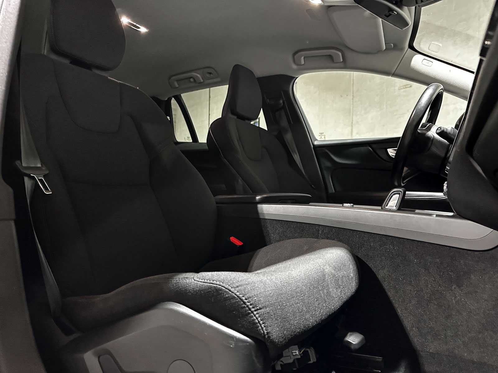 Volvo V60 2.0 B3 Momentum Advantage 163pk 2020 (Origineel-NL+1e eigenaar), K-370-BF