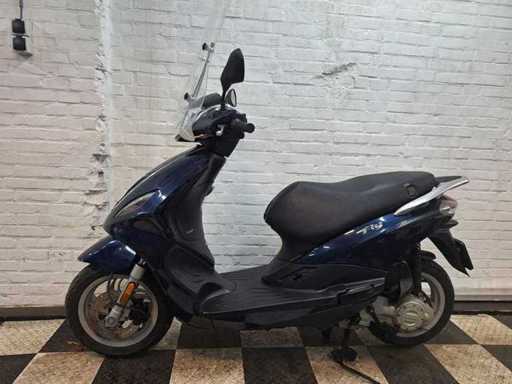 Piaggio Fly, cyclomoteur 4 temps de 25 km