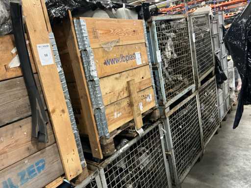 Batch of Mercedes-Benz auto parts