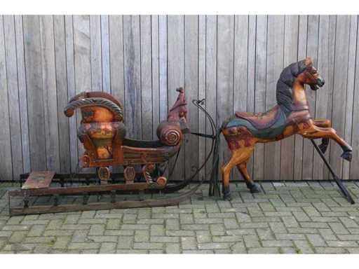 Paard met arreslee