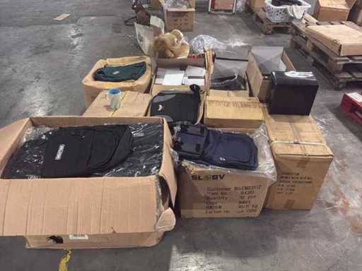 Various cardboard with accessories (12x)