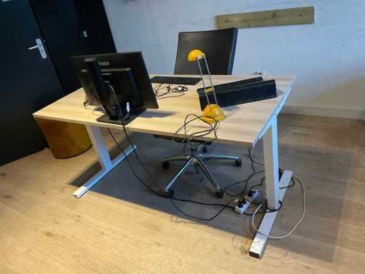 IKEA elektrischer Stehschreibtisch mit Stuhl und anderen