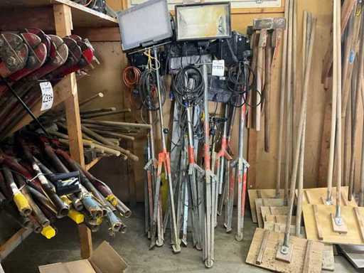 O mulțime de lămpi de construcții