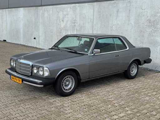 Mercedes-Benz 300 CD autoturisme din 1983